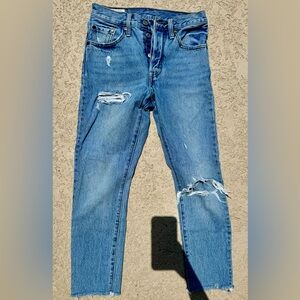 Levi Jeans: blue boyfriend jeans with knee slits